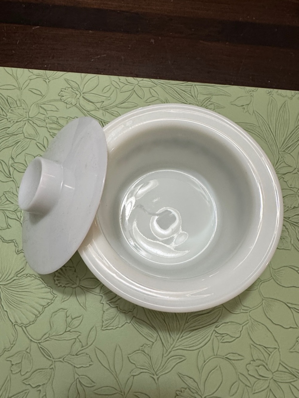 Pyrex White and Green Floral butter dish. - Picture 3 of 5